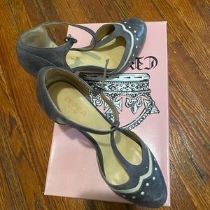 Crown vintage wing tip heels
